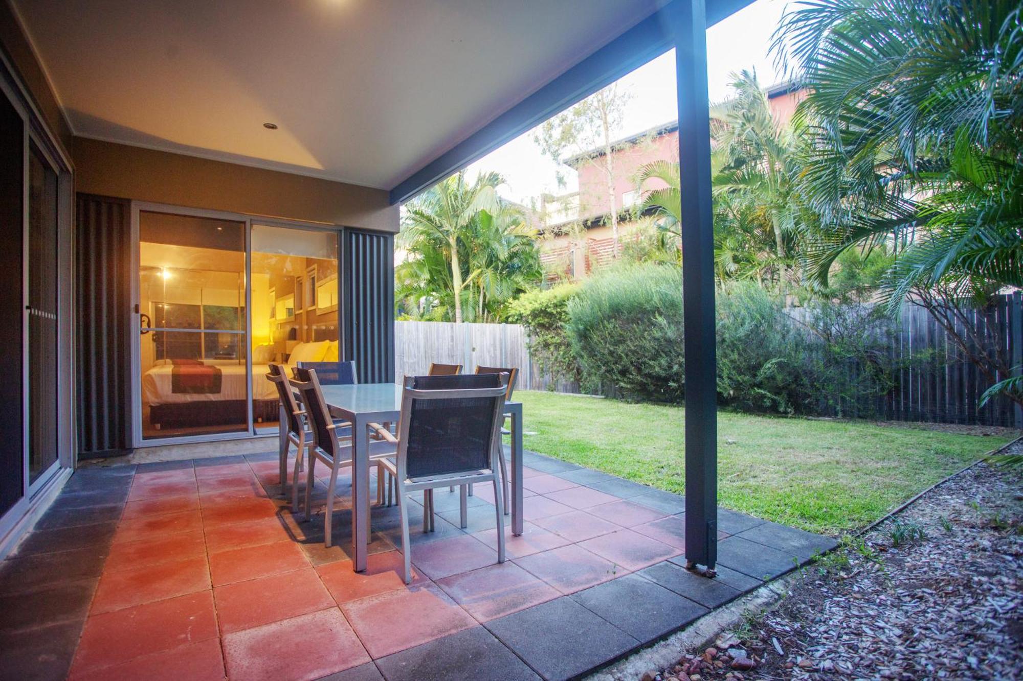 Quarterdecks Retreat Villa Urangan Room photo
