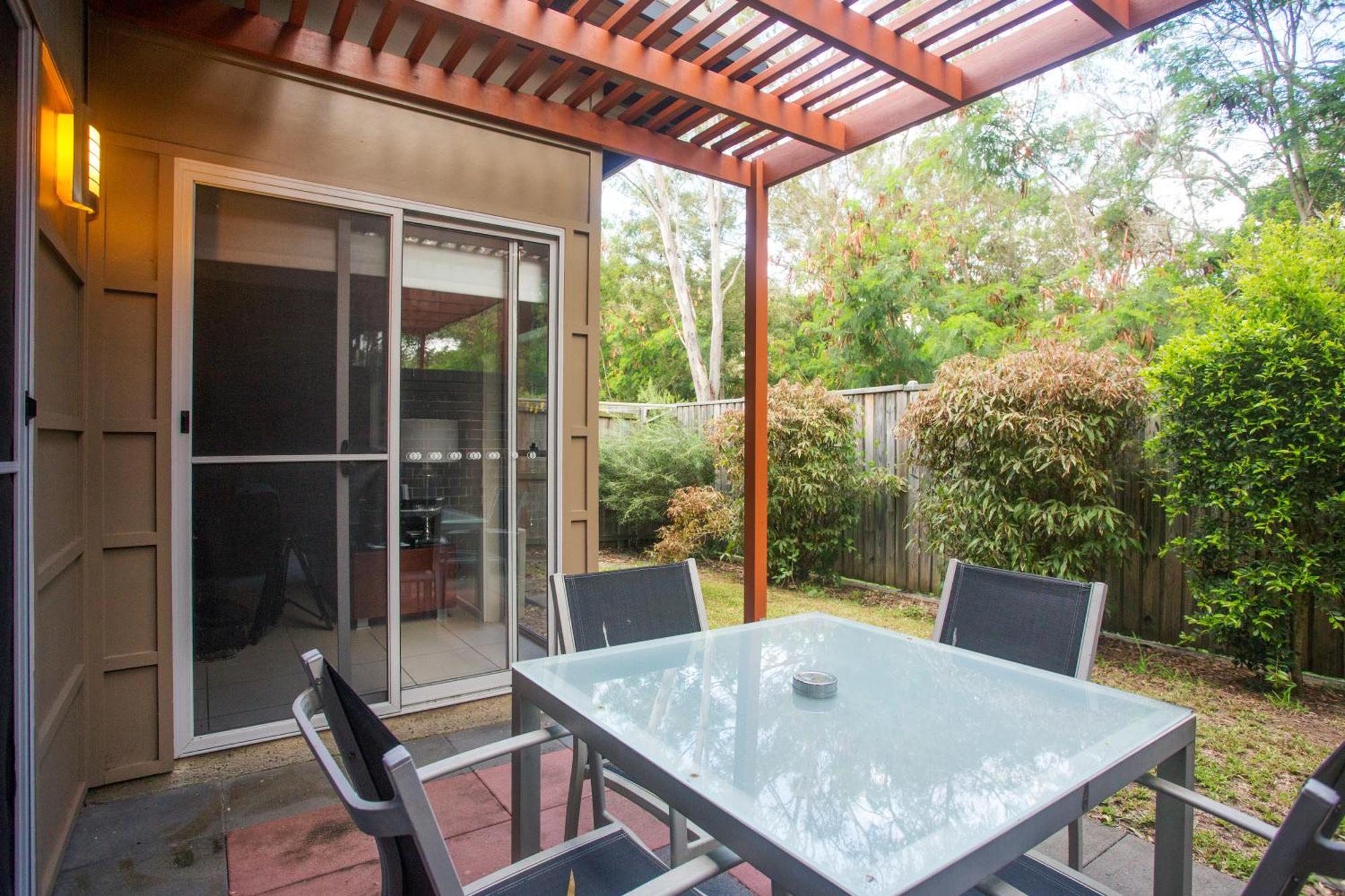 Quarterdecks Retreat Villa Urangan Room photo