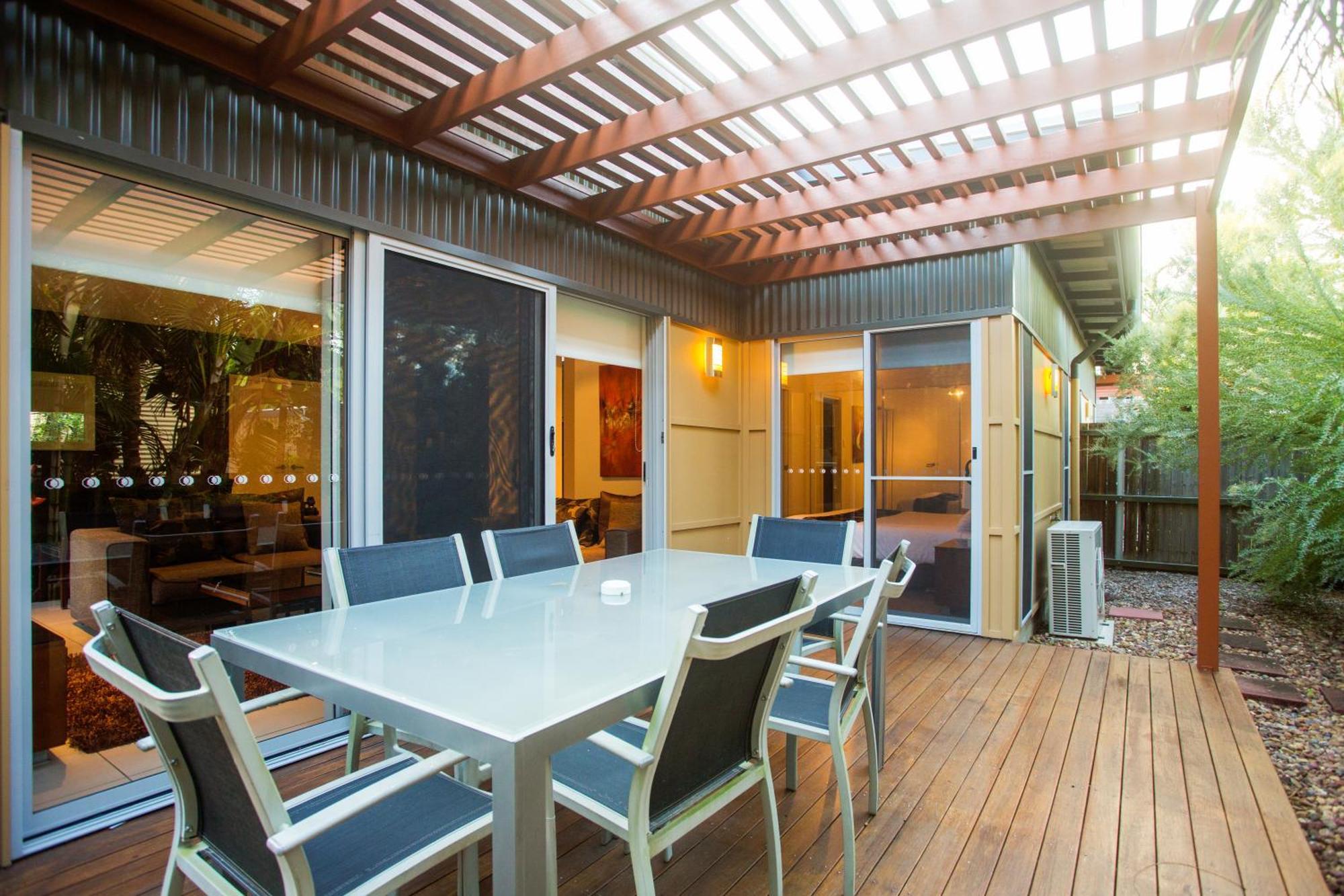 Quarterdecks Retreat Villa Urangan Room photo