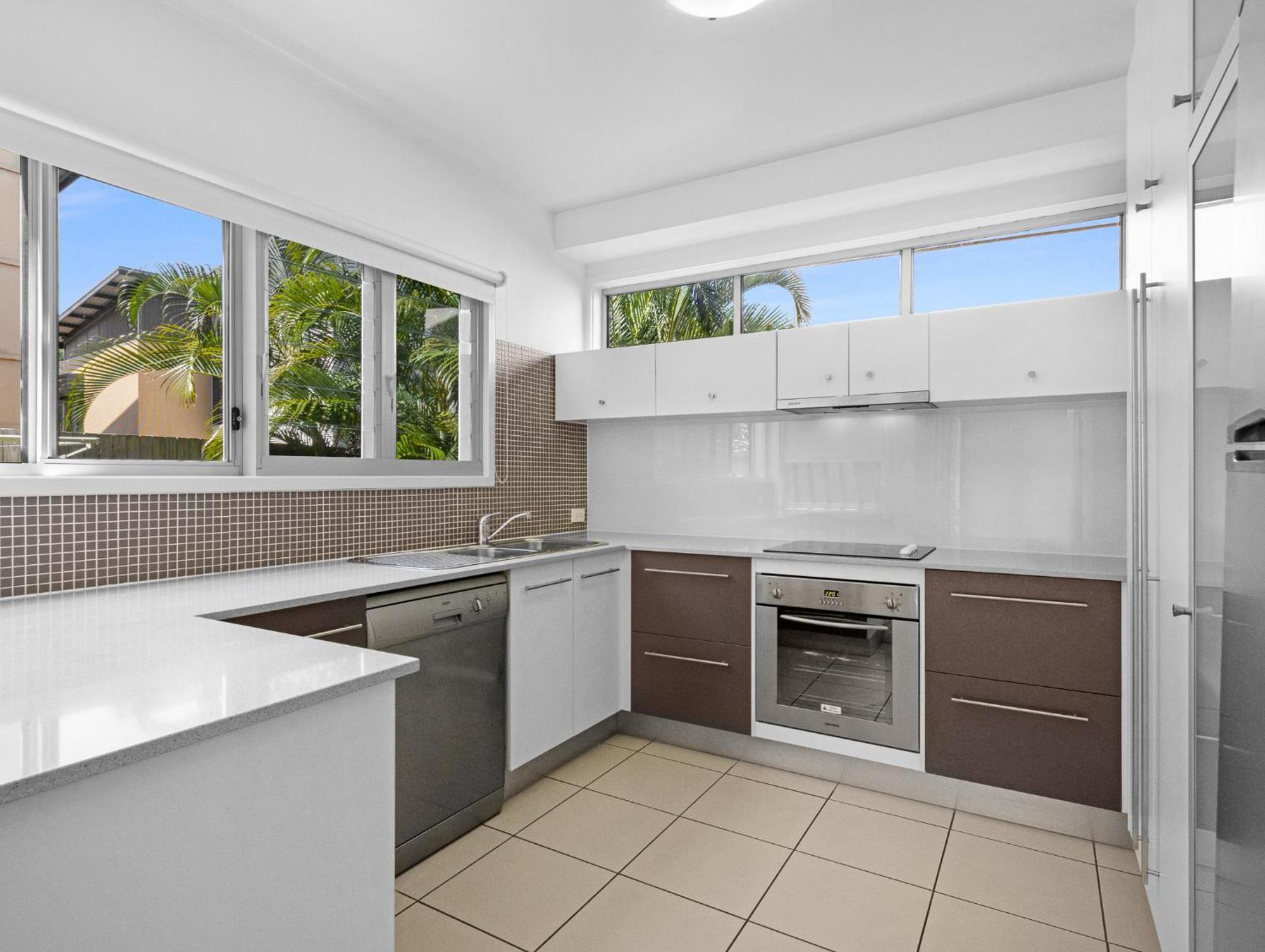 Quarterdecks Retreat Villa Urangan Exterior photo