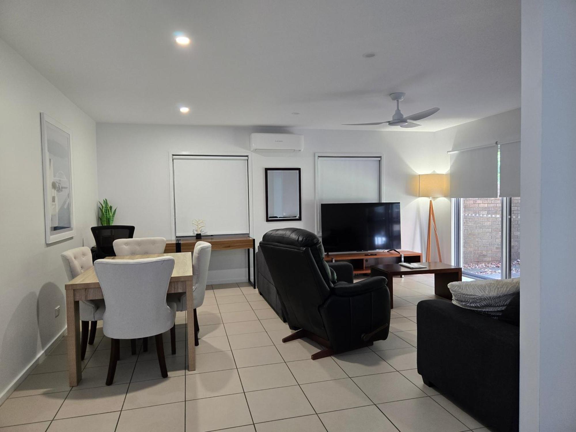 Quarterdecks Retreat Villa Urangan Exterior photo