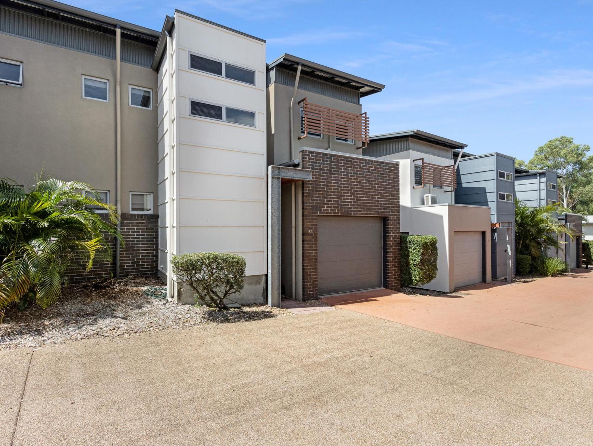 Quarterdecks Retreat Villa Urangan Exterior photo