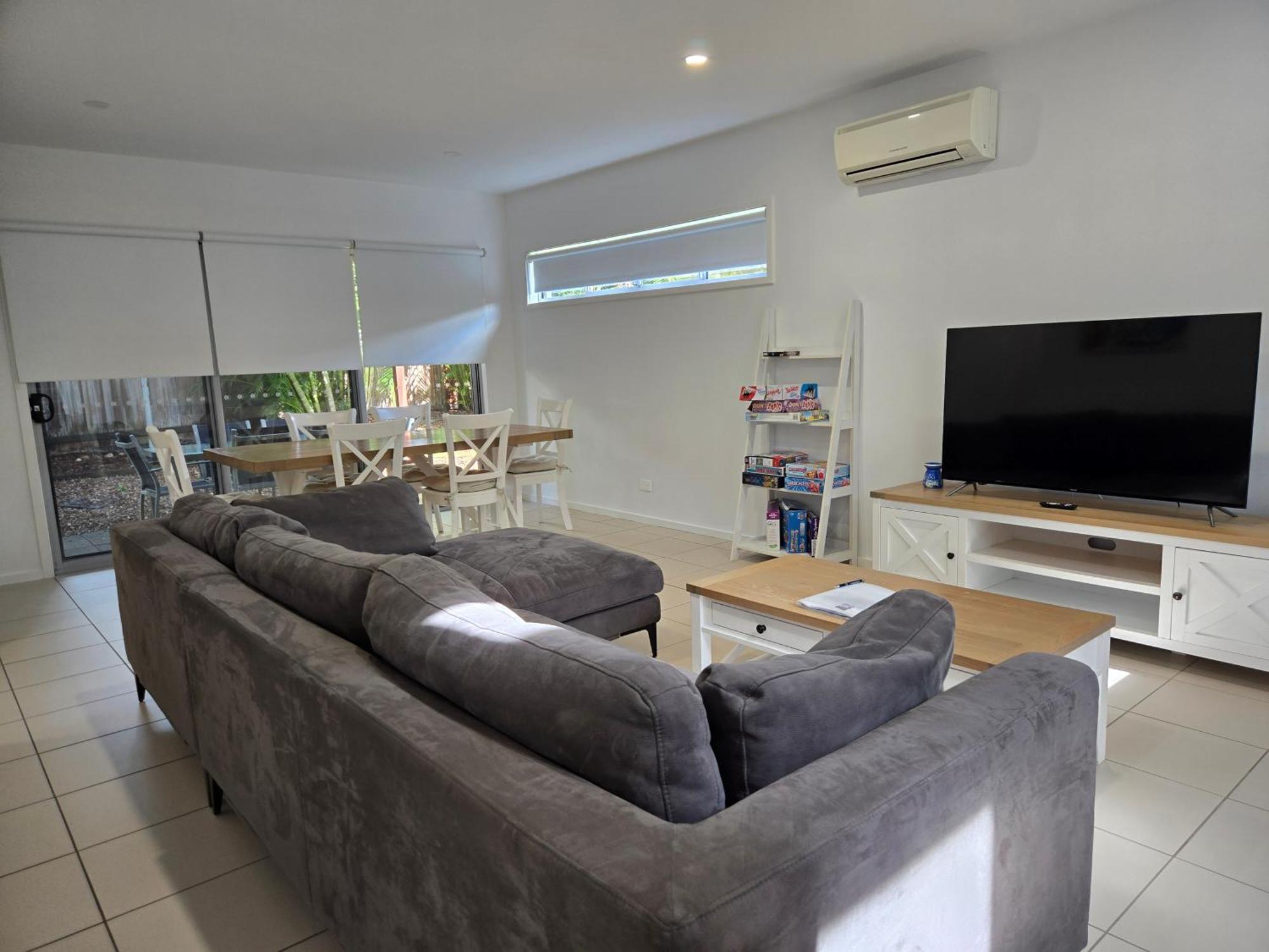 Quarterdecks Retreat Villa Urangan Exterior photo